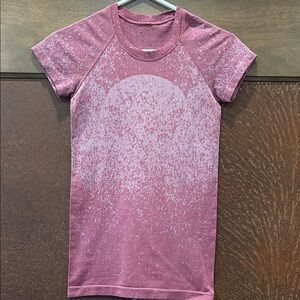 Lululemon size 2 Swiftly short sleeve pristine